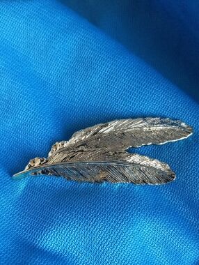 Gerrys Vintage 1977 Double Feather Quill Gold Tone Brooch Pin